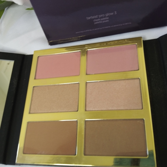 Tarteist Pro Glow 3 by Tart.Cheek Palette - Picture 3 of 5